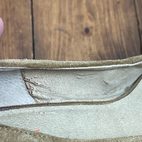 Levity Womens size 9.5M nary heels tan suede - Picture 6 of 9